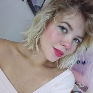 Meet your Posher, Caleigh